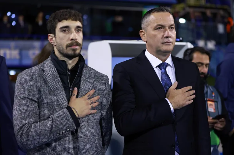 GALERIJA Pogledajte kako je izgledao emotivan opro&scaron;taj &Scaron;ime Vrsaljka od reprezentacije: Za poklon dobio čuvenu sliku