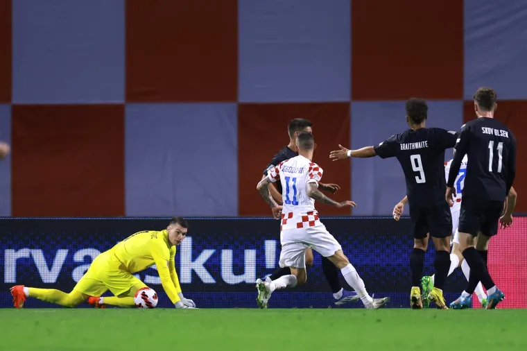 Poluvrijeme bez golova na Maksimiru: Hrvatski navijači napravili spektakularnu atmosferu