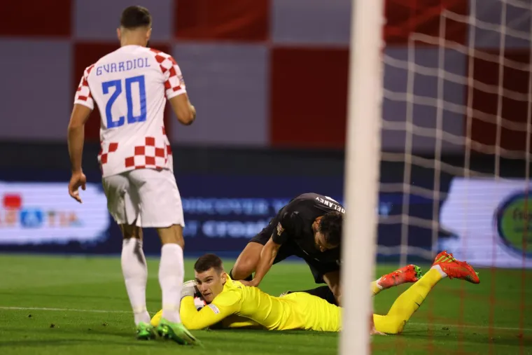 Poluvrijeme bez golova na Maksimiru: Hrvatski navijači napravili spektakularnu atmosferu