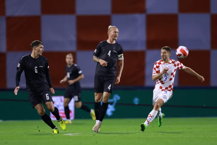 Poluvrijeme bez golova na Maksimiru: Hrvatski navijači napravili spektakularnu atmosferu