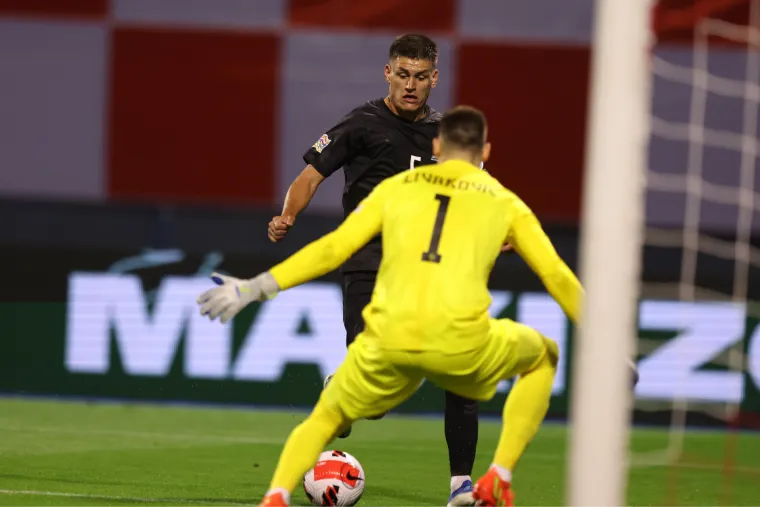 Poluvrijeme bez golova na Maksimiru: Hrvatski navijači napravili spektakularnu atmosferu