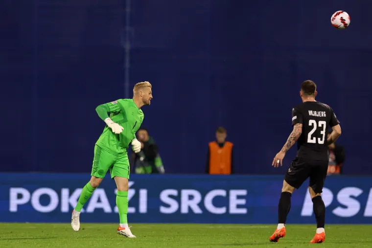 Poluvrijeme bez golova na Maksimiru: Hrvatski navijači napravili spektakularnu atmosferu