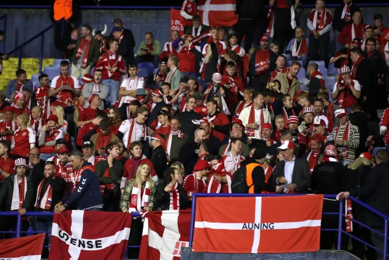 Poluvrijeme bez golova na Maksimiru: Hrvatski navijači napravili spektakularnu atmosferu