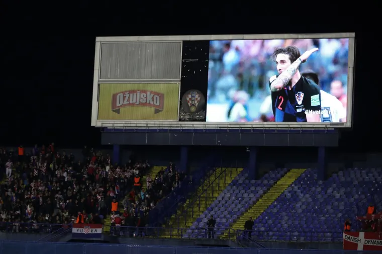 Emotivni prizori na Maksimiru: Izbornik, suigrači i navijači zahvalili legendarnom Šimi Vrsaljku