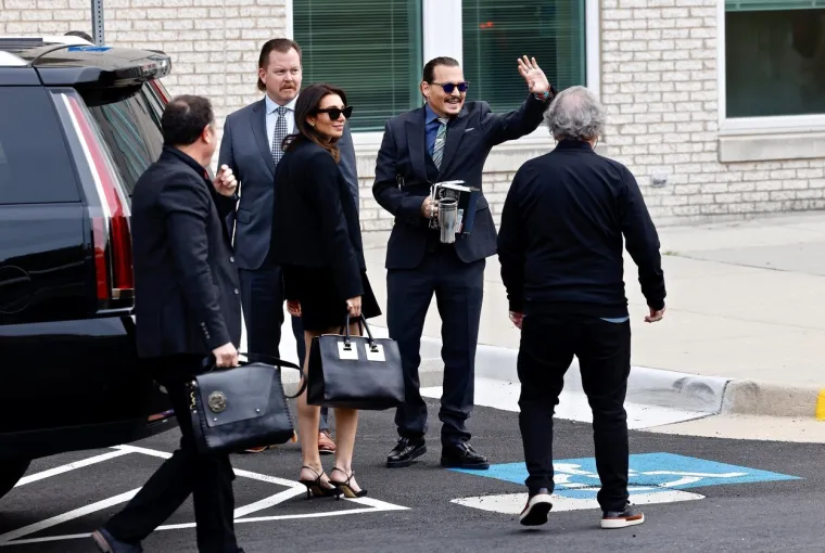 Zanimljiva stvar o ovoj tajnovitoj odvjetnici je i ta da je prije godinu dana zastupala i Meghan Markle. Naime, Depp nije jedino veliko ime s kojim je Rich surađivala, njezina je tvrtka ranije zastupala Meghan Markle u slučaju protiv izdavača pošte 2021. godine.