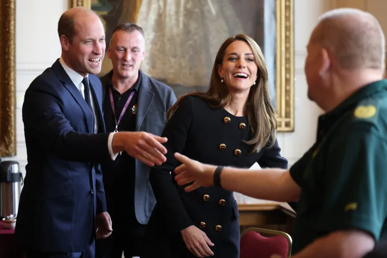 &quot;Princeza se osjeća kao da joj izmiče tlo pod nogama. Otkako je Kraljica preminula, Kate i William imaju jako puno obaveza, a posebno im situacija teško pada jer imaju mladu obitelj i troje male djece koja traže punu pažnju – a trenutno ju ne dobivaju&quot;, tvrde izvori bliski Buckinghamskoj palači.