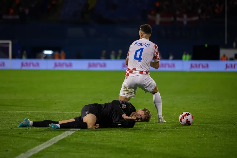 Dirljiva scena na utakmici Hrvatske i Danske: Mališan se rasplakao, a onda ga je Vatreni uzeo u ruke i utješio