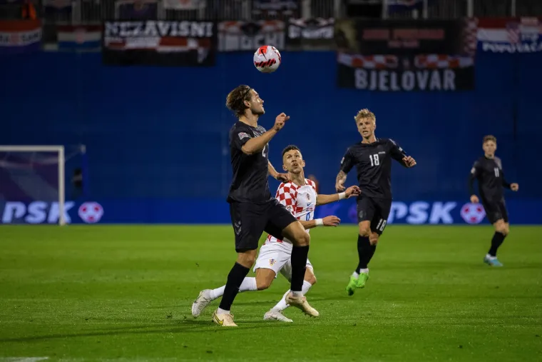 Dirljiva scena na utakmici Hrvatske i Danske: Mališan se rasplakao, a onda ga je Vatreni uzeo u ruke i utješio