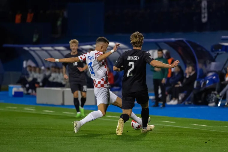 Dirljiva scena na utakmici Hrvatske i Danske: Mališan se rasplakao, a onda ga je Vatreni uzeo u ruke i utješio