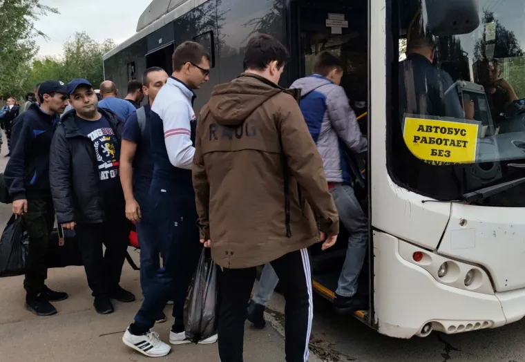 Emotivno! Majke, supruge i djeca opra&scaron;taju se od svojih sinova, muževa i očeva koji zbog Putina moraju u rat