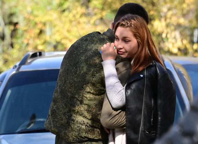 Emotivno! Majke, supruge i djeca opra&scaron;taju se od svojih sinova, muževa i očeva koji zbog Putina moraju u rat