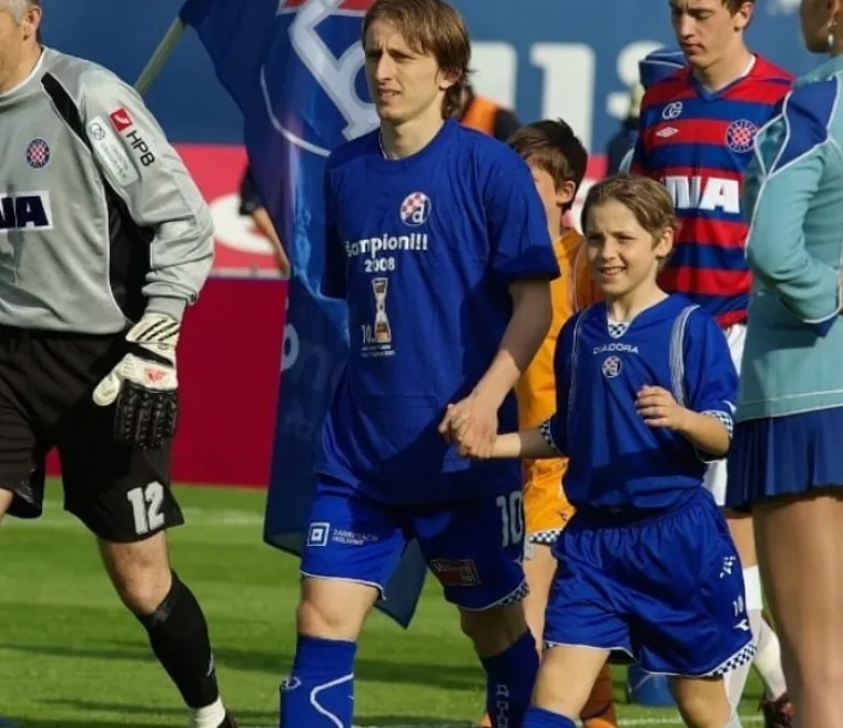 Luka je 2008. vodio za ruku 10-godi&scaron;njeg Lovru koji je u jednom trenutku čak i sudbonosno namignuo, a jučer mu je trčao u zagrljaj