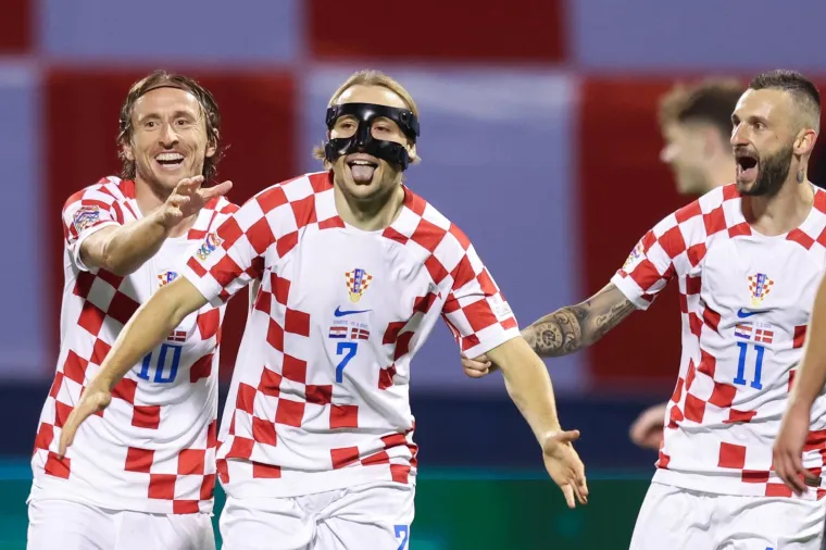 Luka je 2008. vodio za ruku 10-godi&scaron;njeg Lovru koji je u jednom trenutku čak i sudbonosno namignuo, a jučer mu je trčao u zagrljaj