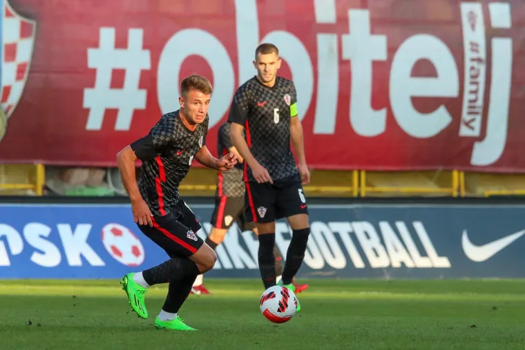 Hrvatska U-21 istim rezultatom kao i A reprezentacija srušila Dansku, Dalić i Kustić gledali našu sjajnu nogometnu budućnost na djelu