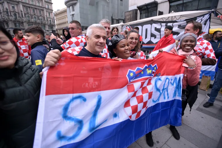 Invazija hrvatskih navijača na ulicama u Beču: Vatreno zagrijavanje i euforija pred utakmicu odluke