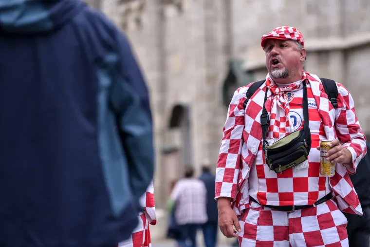 Invazija hrvatskih navijača na ulicama u Beču: Vatreno zagrijavanje i euforija pred utakmicu odluke