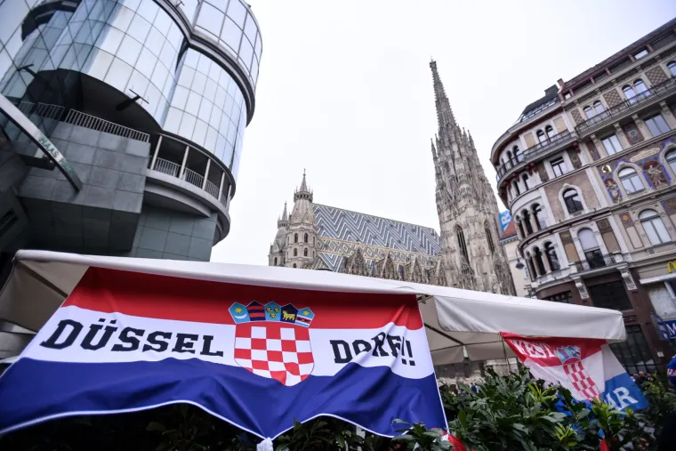 Invazija hrvatskih navijača na ulicama u Beču: Vatreno zagrijavanje i euforija pred utakmicu odluke