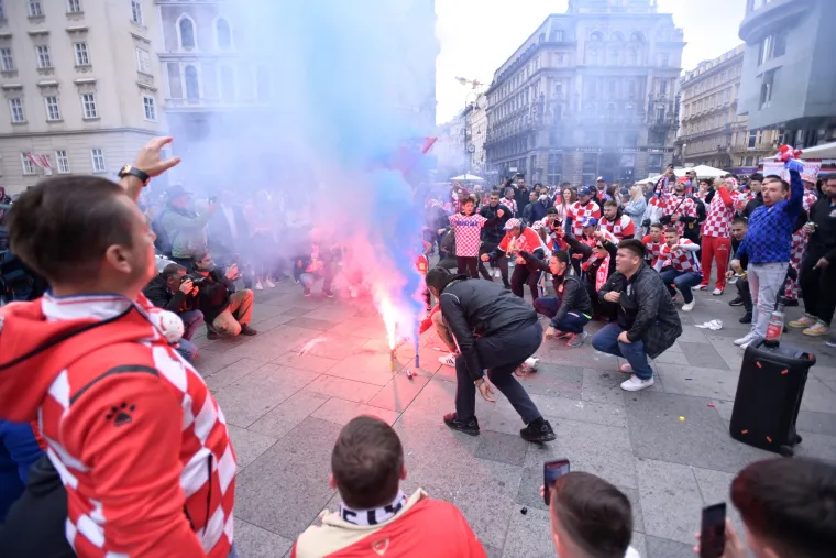 Invazija hrvatskih navijača na ulicama u Beču: Vatreno zagrijavanje i euforija pred utakmicu odluke