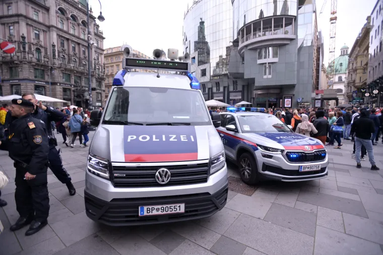 Invazija hrvatskih navijača na ulicama u Beču: Vatreno zagrijavanje i euforija pred utakmicu odluke