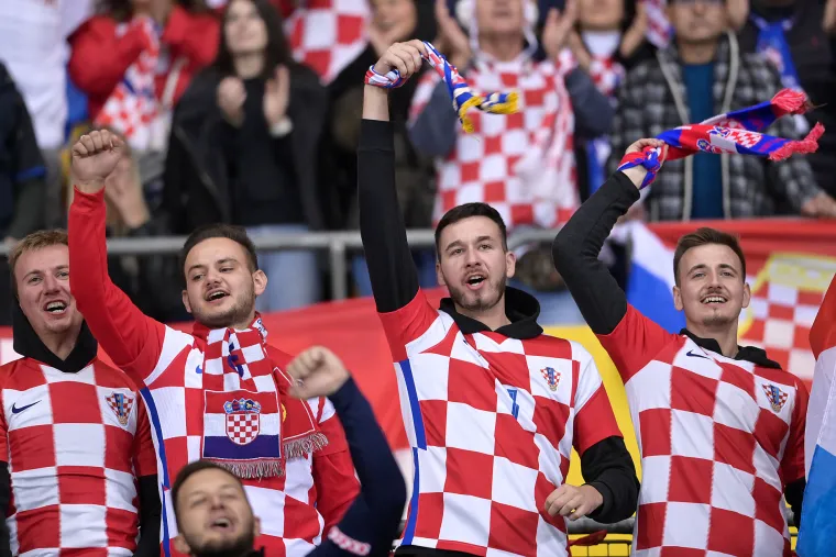 Noć u kojoj je pao Beč: Vi&scaron;e od 20 tisuća navijača je bodrilo Vatrene na putu prema povijesnom uspjehu