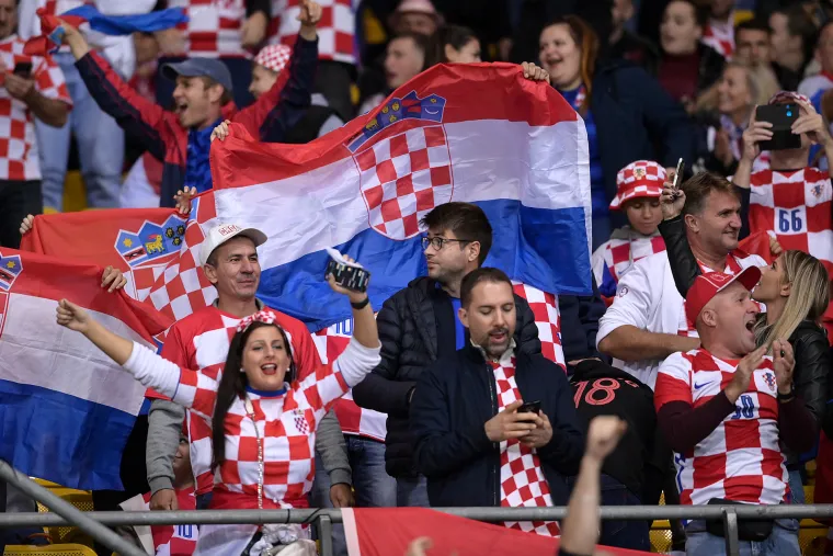 Noć u kojoj je pao Beč: Vi&scaron;e od 20 tisuća navijača je bodrilo Vatrene na putu prema povijesnom uspjehu