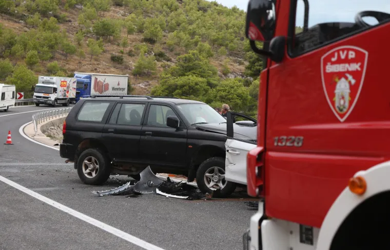 Teška prometna nesreća kod Šparadića: Snimke s mjesta događaja izazivaju jezu, jedan automobil se zapalio