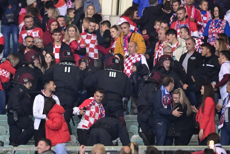 Policija u&scaron;la među Hrvate na Prateru: Do&scaron;lo do sukoba među navijačima, evo o kome se radi