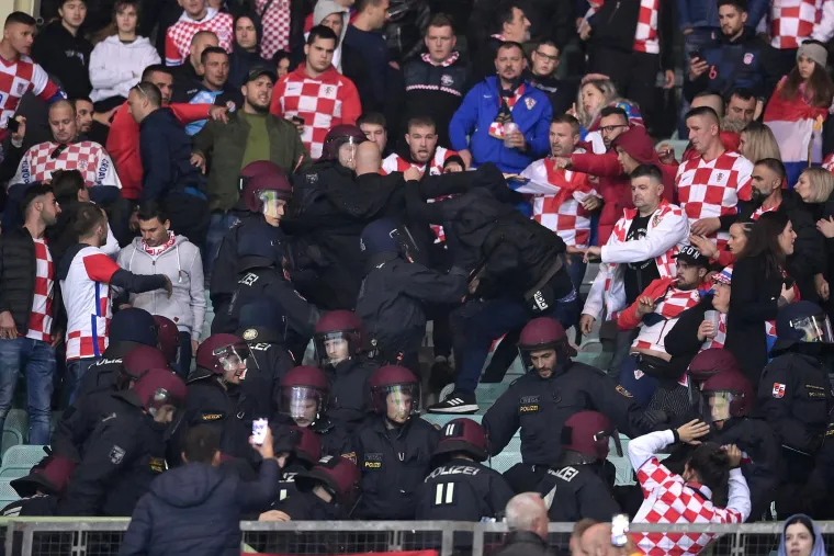 Policija u&scaron;la među Hrvate na Prateru: Do&scaron;lo do sukoba među navijačima, evo o kome se radi