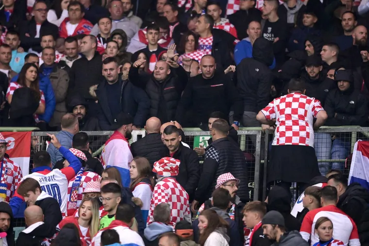 Policija u&scaron;la među Hrvate na Prateru: Do&scaron;lo do sukoba među navijačima, evo o kome se radi