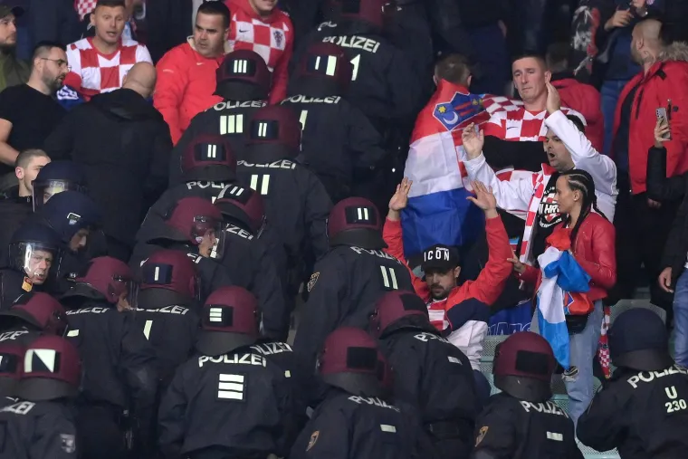 Policija u&scaron;la među Hrvate na Prateru: Do&scaron;lo do sukoba među navijačima, evo o kome se radi