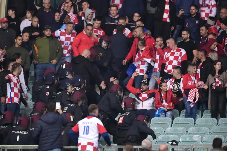 Policija u&scaron;la među Hrvate na Prateru: Do&scaron;lo do sukoba među navijačima, evo o kome se radi