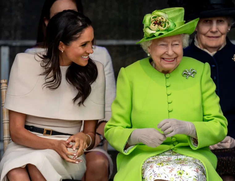 Upravo je Meghan Markle u fokusu knjige. Za nju su, prema tvrdnjama autorice, članovi bivšeg osoblja skovali termin - &quot;narcisoidna sociopatkinja&quot;, uz argumente zbog čega je to tako. 