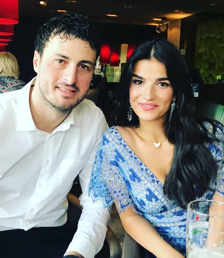 &quot;Prije nego što smo počeli vezu bili smo prijatelji i ljubav je došla spontano. Moram priznati da me prvo privukla izgledom, ali i dobrotom i iskrenošću&quot;, istaknuo je Duvnjak.