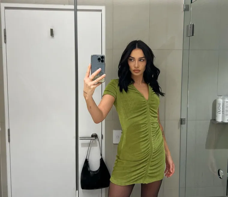 Bianca Sierra iz Sydneya u Australiji iskreno je govorila o svojim klijentima na TikToku. Otkrila je da su neki usamljeni, dok drugi žele ostvariti svoje fantazije ili traže &quot;potvrdu&quot; od &quot;mlađih i zgodnijih&quot; žena. 30-godišnjakinja je pozvala žene da slijede svoje instinkte kada je riječ o partnerovoj prevari.