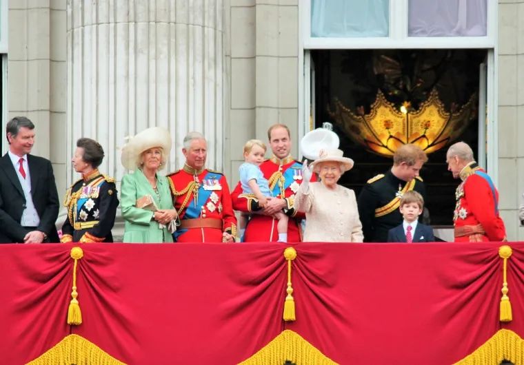 Procurio novi detalj: Camilla je htjela uzeti Meghan pod svoje pa 'ispljunula čaj' kad je čula planove Sussexovih