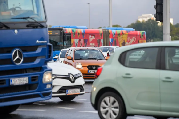 Prometni kolaps i danas na Jadranskom mostu. Čeka se nova regulacija, a do tada: vozači, čuvajte živce!