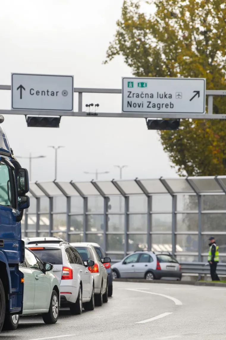 Prometni kolaps i danas na Jadranskom mostu. Čeka se nova regulacija, a do tada: vozači, čuvajte živce!