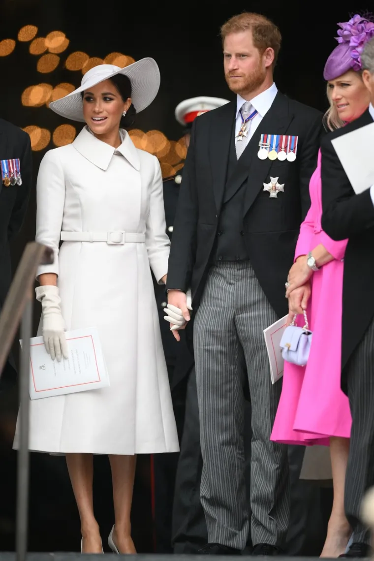 Insajderi iz palače otkrili su i da je Meghanin lagani i opušteni odnos s britanskom javnosti bio &quot;poziv na buđenje&quot; princu Williamu i princezi Catherine. Oni, su, naime, pomislili da će ih Harry i Meghan zasjeniti dok je William čekao da naslijedi prijestolje.