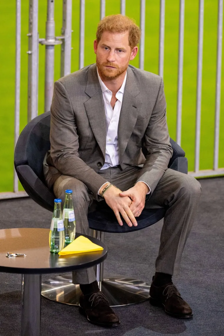 Anonimni izvor otkrio je i da je Harry strahovao da će ga princ George zasjeniti u redu za prijestolje kad napuni 18 godina.