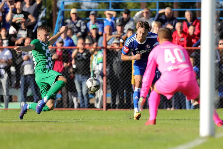 Prvak rutinski prošao u osminu finala Kupa: Slavonci Dinamu priredili nogometni praznik