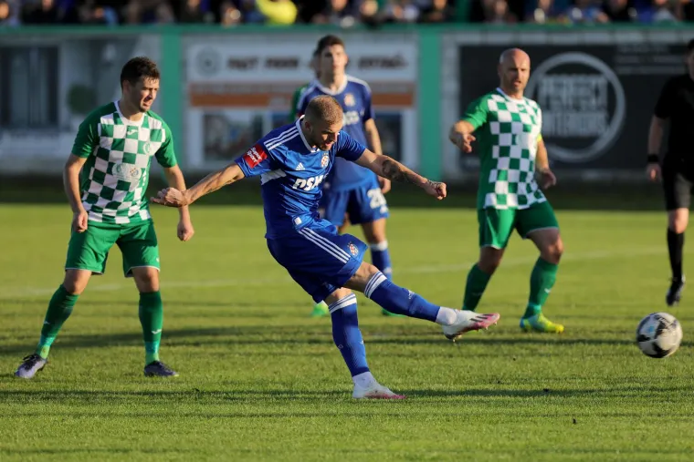 Prvak rutinski pro&scaron;ao u osminu finala Kupa: Slavonci Dinamu priredili nogometni praznik