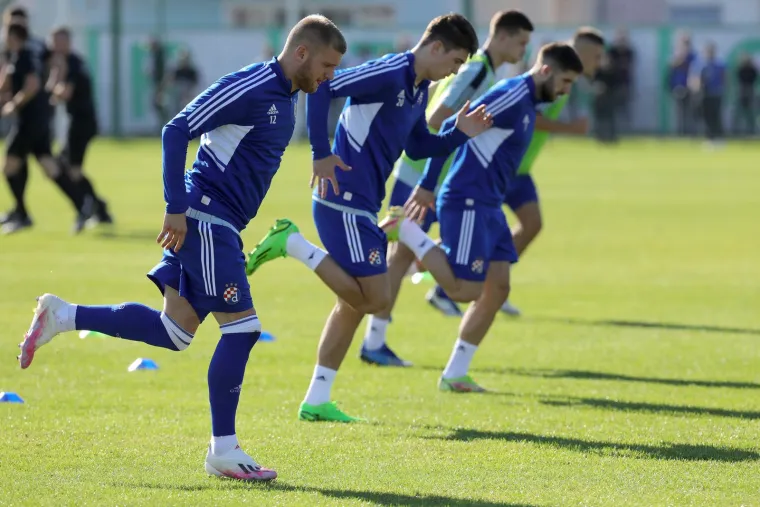 Prvak rutinski pro&scaron;ao u osminu finala Kupa: Slavonci Dinamu priredili nogometni praznik