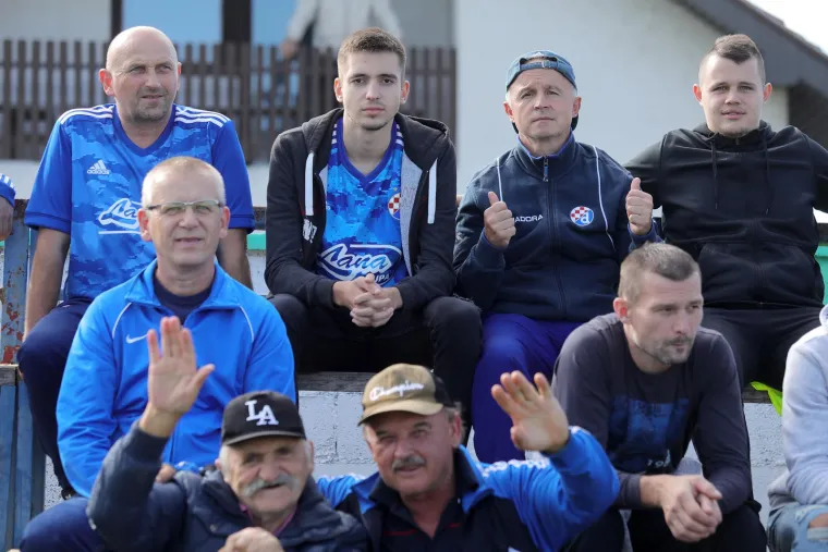 Prvak rutinski pro&scaron;ao u osminu finala Kupa: Slavonci Dinamu priredili nogometni praznik