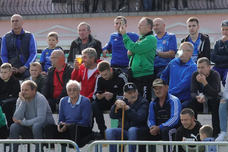 Prvak rutinski pro&scaron;ao u osminu finala Kupa: Slavonci Dinamu priredili nogometni praznik