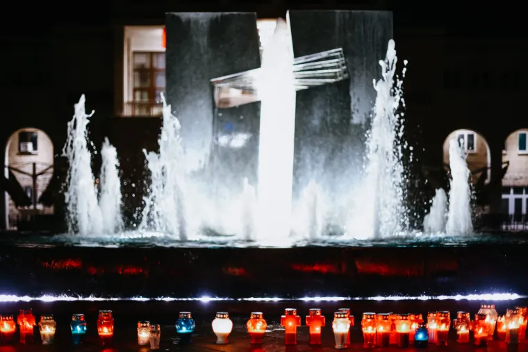 Emotivno! Građani Mostara okupili se i zapalili svijeće za tragično preminulu obitelj Krstić