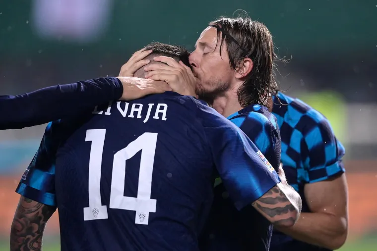 Hrvatska je, usprkos sjajnim rezultatima, zauzela tek 14. mjesto na listi najskupljih reprezentacija svijeta. Vatreni su procijenjeni na 319.3 milijuna eura, a ispred njih su se na&scaron;li Srbija na 11. te Urugvaj i Senegal na 12. i 13. mjestu. Odmah iza Modrića i dru&scaron;tva se smjestila Turska.