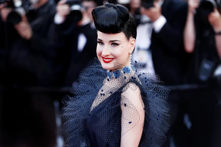 "Željela sam se suočiti sa situacijom u kojoj sam se na&scaron;la i naučiti iz nje. Po mogućnosti naučiti voljeti kao da moje srce nikada nije bilo slomljeno", nadovezala se Dita. Kako je ona jedna od traženijih erotskih zabavljačica čiji su performansi rezervirani i rasprodani i po nekoliko mjeseci unaprijed, Dita se odlučila posvetiti poslu u kojem je jedna od najvećih stručnjaka svog zanata, a ljubav , kako kaže, može pričekati.