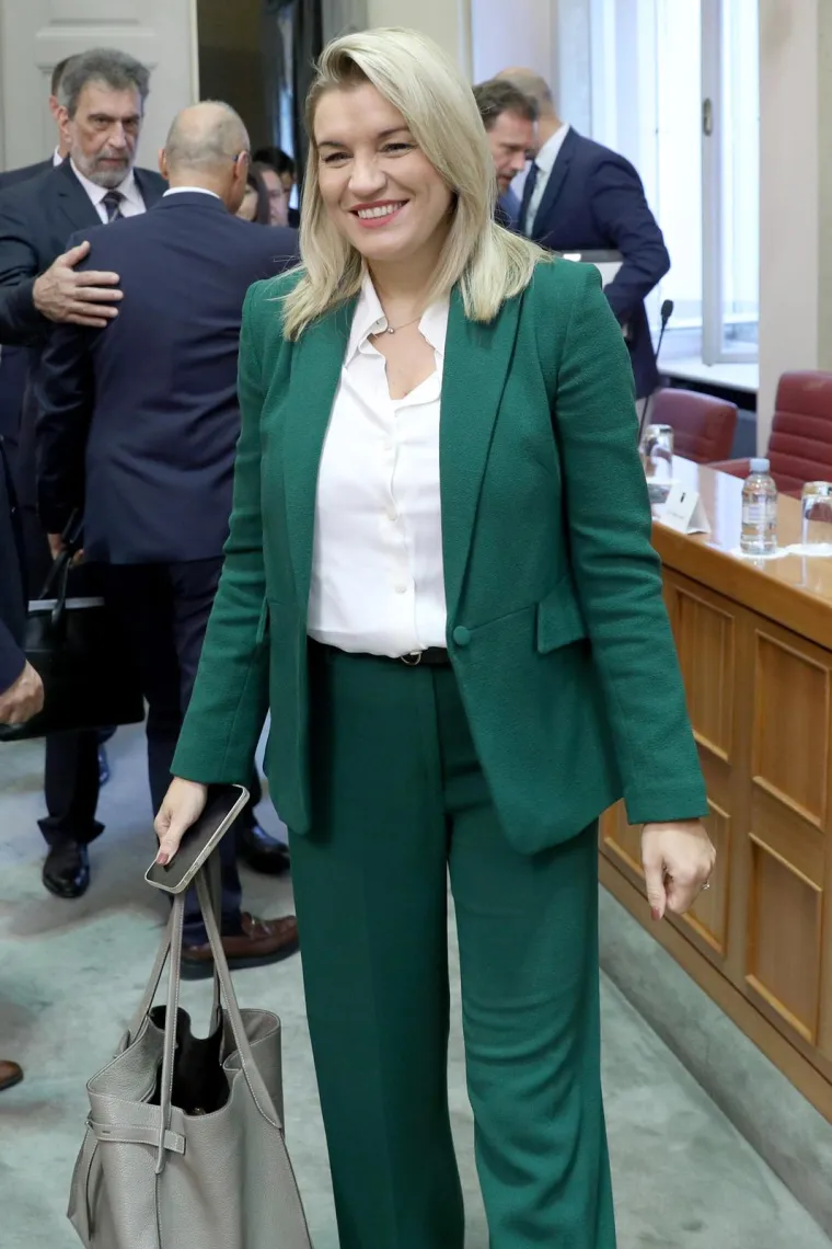Naše zastupnice zablistale u Saboru: Marijana Petir oduševila sve, pojavila se u izdanju kao da je ispala iz Matrixa