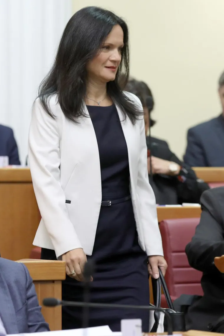 Naše zastupnice zablistale u Saboru: Marijana Petir oduševila sve, pojavila se u izdanju kao da je ispala iz Matrixa