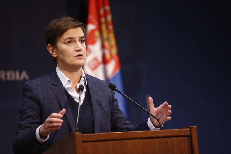 Kada je predsjednik Aleksandar Vučić priopćio da je Ana Brnabić kandidatkinja za premijerku, slavilo se čak i na - Krku. Hrvatski mediji javljali su se iz Stare Baške, čiji su mještani bili ponosni što će &quot;njihova Anica&quot; zauzeti tako važnu poziciju u Beogradu. 